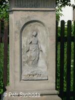 Kamenný kříž u kostela sv. Urbana